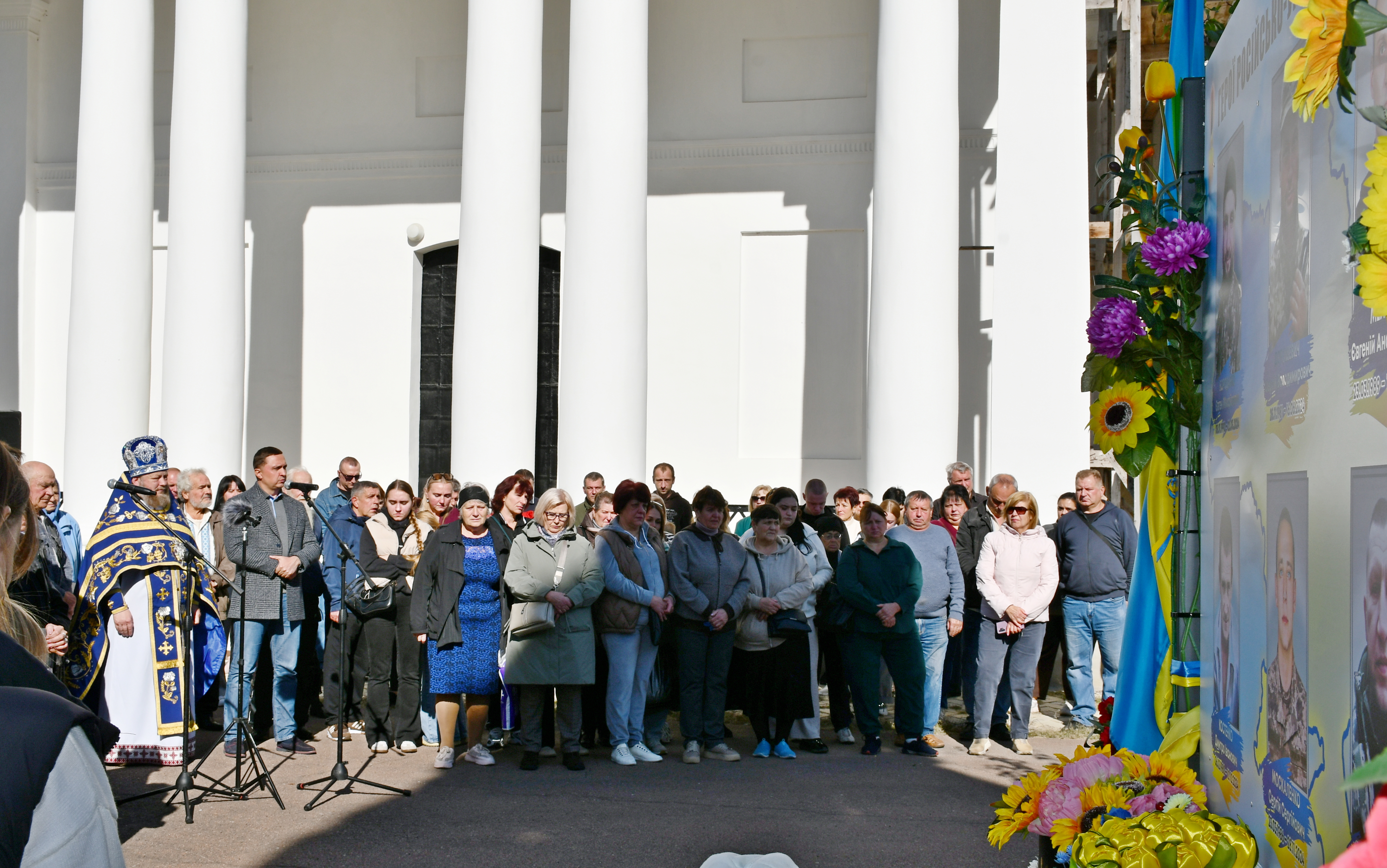 У Ніжині відкрили стенди на Алеї Героїв